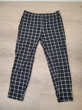 2/$20 HUE Black & White Plaid Pull Up PantSize: Large